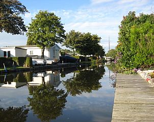 Guest house 490326 - Holiday property IJsselmeerkust - huisje 143, bootje, aan het water, grote tuin en terrassen