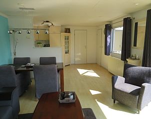 Guest house 490326 - Holiday property IJsselmeerkust - huisje 143, bootje, aan het water, grote tuin en terrassen