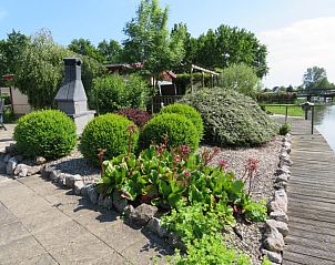 Guest house 490326 - Holiday property IJsselmeerkust - huisje 143, bootje, aan het water, grote tuin en terrassen